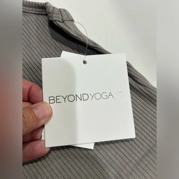 Beyond Yoga Women's Medium Formation Tank Stone Grey Gray NWT High Neckline